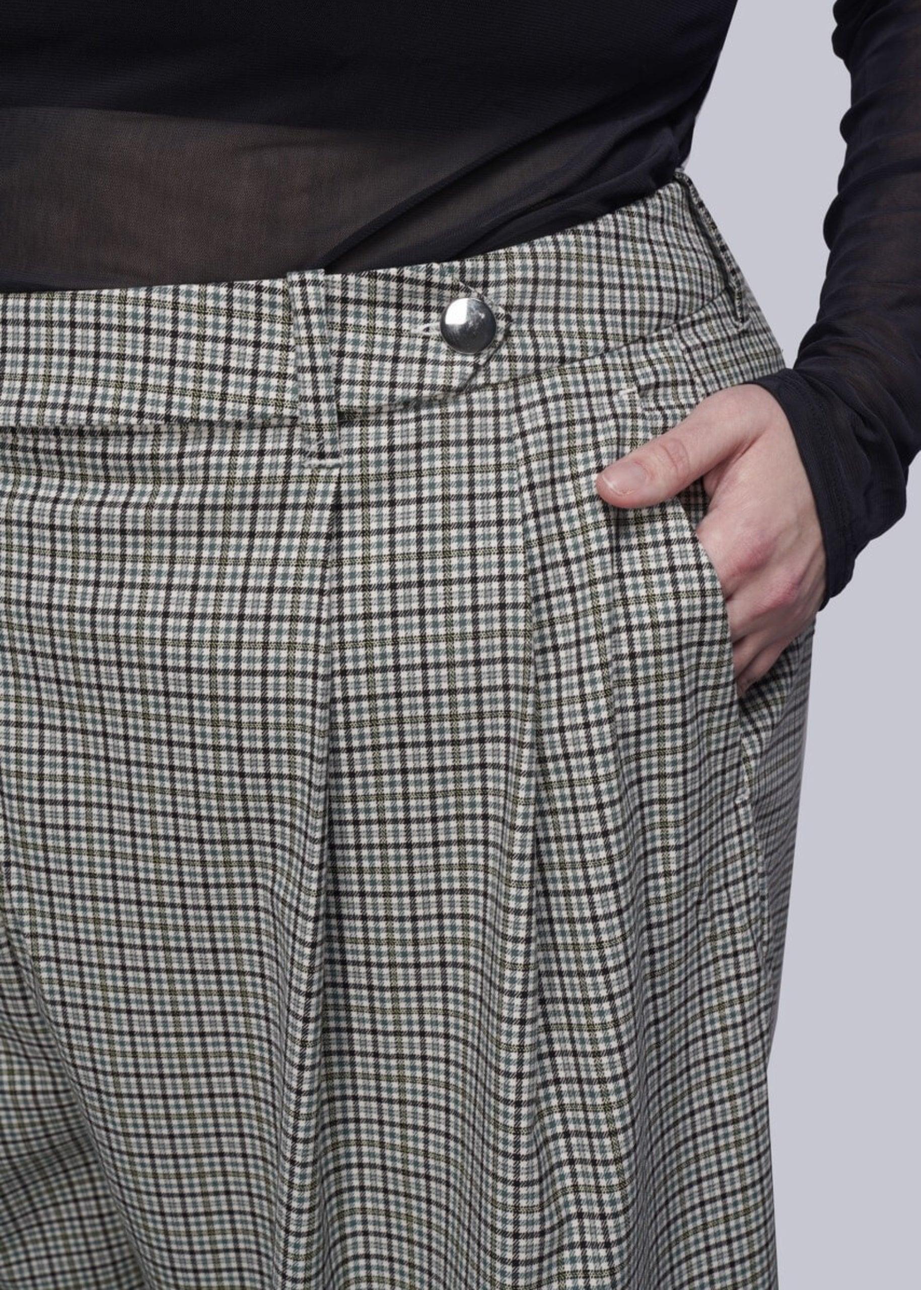 1X=Person wearing plaid pants with a plain background