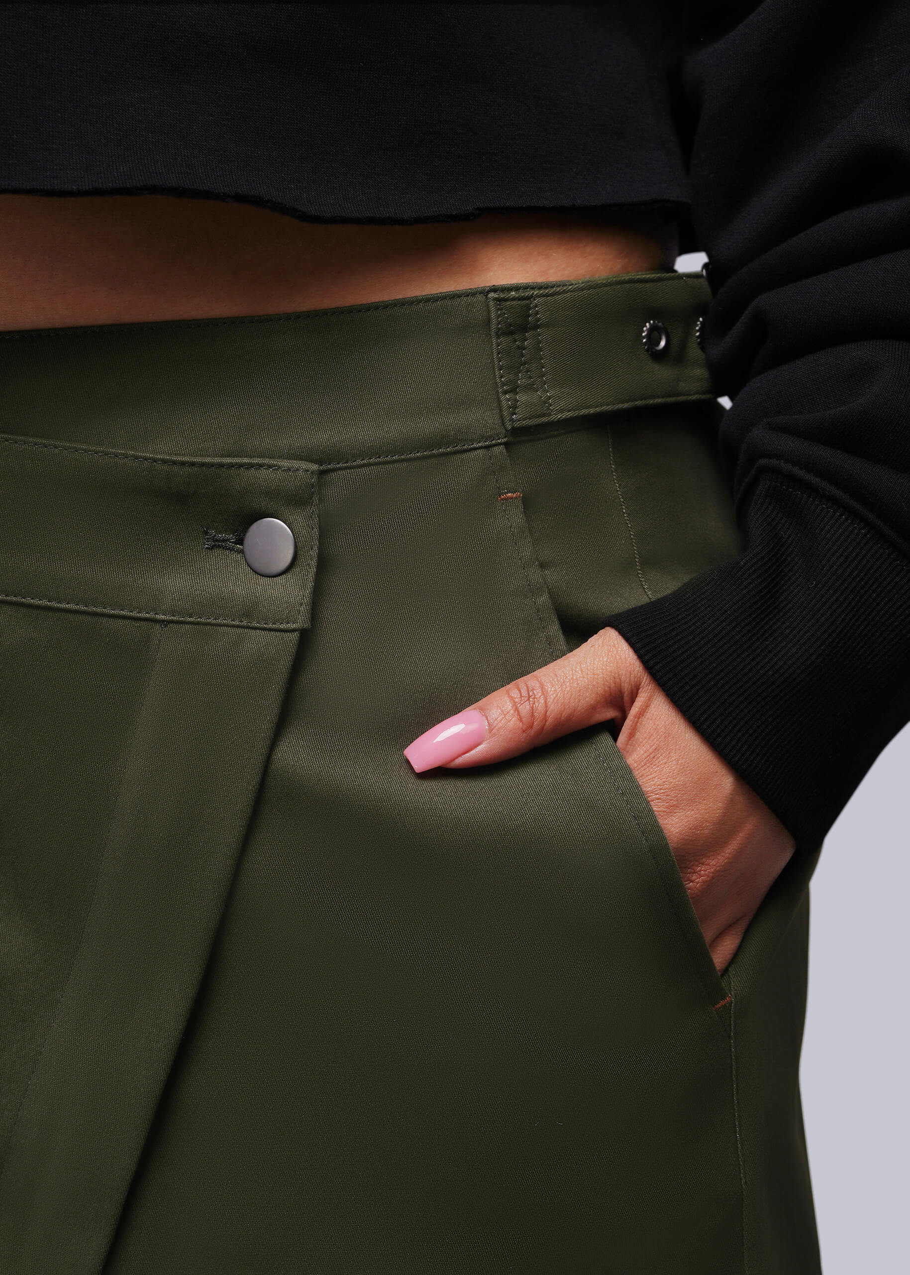 1X=Close up of green skirt button closure
