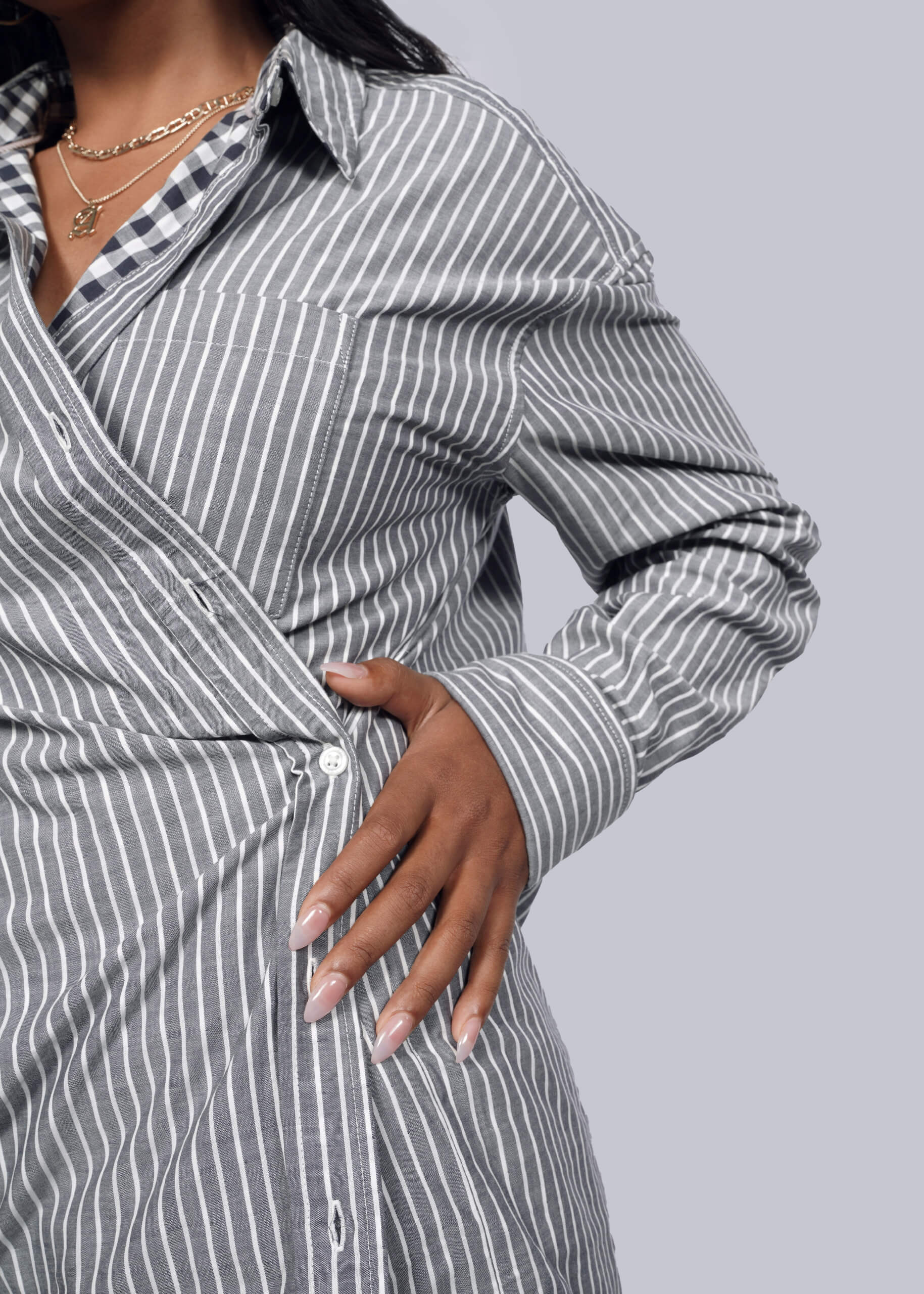 Model wearing The Essential Gingham Long Sleeve Oversized Convertible Button Up in Stripe Navy